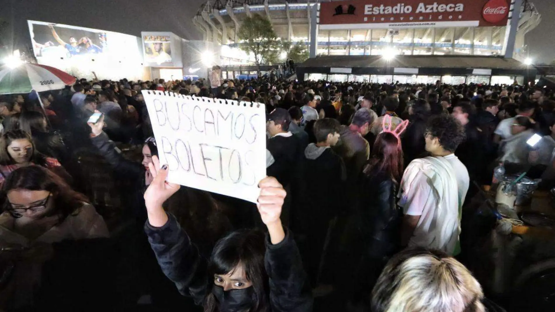 Estadio Azteca se deslinda de caos para concierto de Bad Bunny